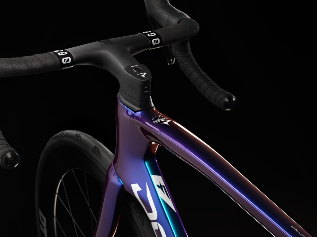 Pinarello Dogma F Disc Frameset (H103) Luxter Blue Shiny - Image 3